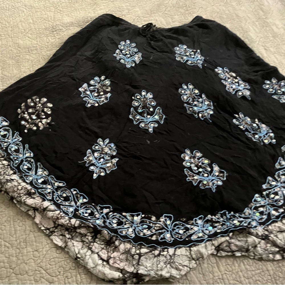 Very attractive skirt lots of options to wear with it